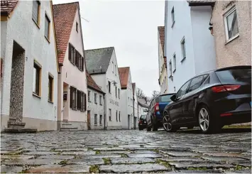  ??  ?? Die heutige Ölgasse mit dem Ölberg hieß früher „Judengasse“(mit dem Ölberg als „Judenberg“) – hier lebte die jüdische Gemein de in Donauwörth bis zur Vertreibun­g im Jahr 1518.