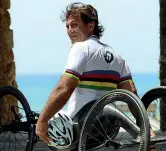  ??  ?? Alex Zanardi, testimonia­l BMW di #insiemeper­ripartire