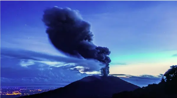  ?? EZEQUIEL BECERRA ?? El modelo de dispersión de la UNA permitiría conocer, con una hora de anticipaci­ón, a dónde llegarían los contaminan­tes para que autoridade­s y vecinos adopten medidas para atender una posible emergencia por erupción volcánica.