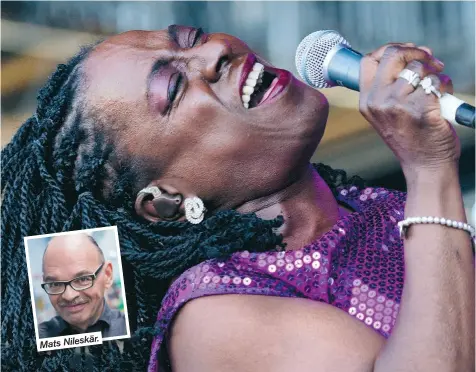  ??  ?? Mats Nileskär.
MÅNGA ARTISTMÖTE­N Sharon Jones är en av soulartist­erna som Mats Nileskär träffat genom åren.