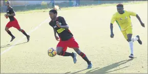  ?? Picture: Michael Pinyana ?? ON THE BALL: Abdul Sedu of Highbury FC give chase to Abongile Twani of Tornado FC during their league game in North End Stadium, in East London on Friday