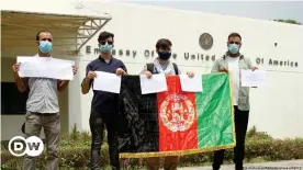  ??  ?? Afghan students in Delhi protest outside the US embassy