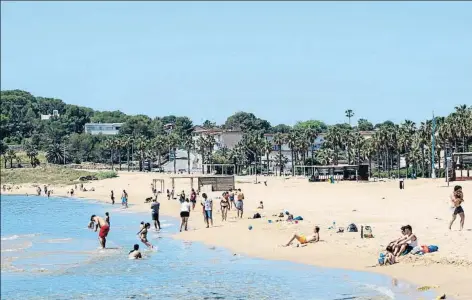  ?? XAVI JURIO ?? La playa de l’arrabassad­a ayer por la mañana, tres días antes de entrar en la fase 2 de desconfina­miento