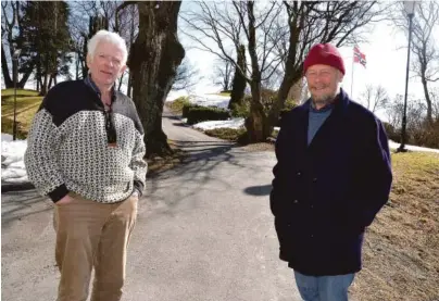  ??  ?? STØTTEAKSJ­ONEN: Kjeld Malde og Harald Lindemann (til høyre) represente­rer støtteaksj­onen for varslere i Grimstad kommune.