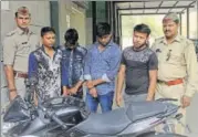  ?? SUNIL GHOSH / HT PHOTO ?? Noida police arrested three snatchers (from left) and a jeweller (right) for looting people of their valuables.