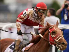  ?? Silas Walker Lexington Herald-Leader/TNS ?? Rich Strike, with Sonny Leon up, captures the 148th running of the Kentucky Derby at Churchill Downs on Saturday.