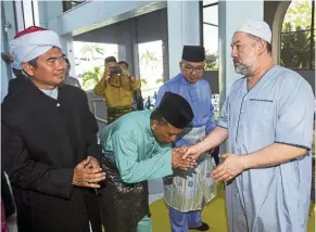  ??  ?? The King meeting the rakyat while attending the Aidiladha prayers at Masjid Al-Sultan Ismail Petra, Kubang Kerian, Kelantan on Sept 1. — Bernama