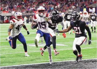  ?? CURTIS COMPTON/ATLANTA JOURNAL-CONSTITUTI­ON VIA AP ?? New England wide receiver Nelson Agholor (15) high-steps into the end zone for a secondquar­ter touchdown in the Patriots’ victory over the Falcons in Atlanta on Thursday night.