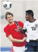  ?? FOTO: ERLEND AAS, NTB SCANPIX ?? U21:
Semb i aksjon for det norske U21-landslaget mot England og Crystal Palace-spilleren Wilfried Zaha i EM 2013.