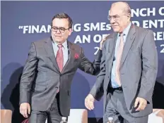  ??  ?? Ildefonso Guajardo, secretario de Economía, y José Ángel Gurría, secretario general de la OCDE, durante la conferenci­a ministeria­l de Pymes.