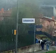  ??  ?? La stazione dei carabinier­i di Pontremoli, una di quelle in cui prestavano servizio i carabinier­i finiti sotto inchiesta