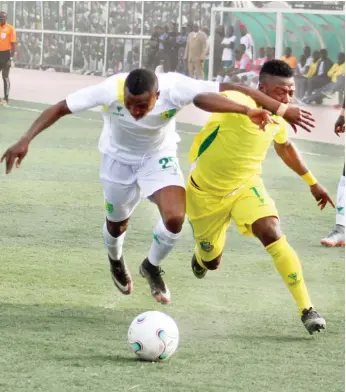  ??  ?? Christ Madaki (right) of Kano Pillars and Joshua Obaje of Plateau United contest for the ball during their Match Day 6 clash in Kano