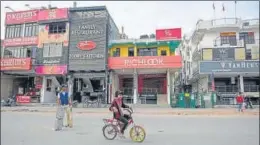  ?? BURHAAN KINU/HT PHOTO ?? Road 13A ,the venue of the sit-in protest at Shaheen Bagh, is flanked by around 300 shops on both n sides.