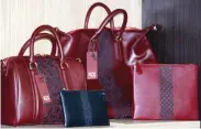  ?? FRIZAL/JAWA POS ?? ANDALAN: Sejumlah model tas kulit Kalyana. Seri Ashadewi (kiri) menjadi model yang paling disukai pasar ekspor.