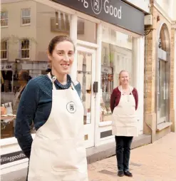  ??  ?? Nelly Semaille and Sophie Ibison at the zero waste shop Filling Good in Maidenhead High Street. Ref:133391-9