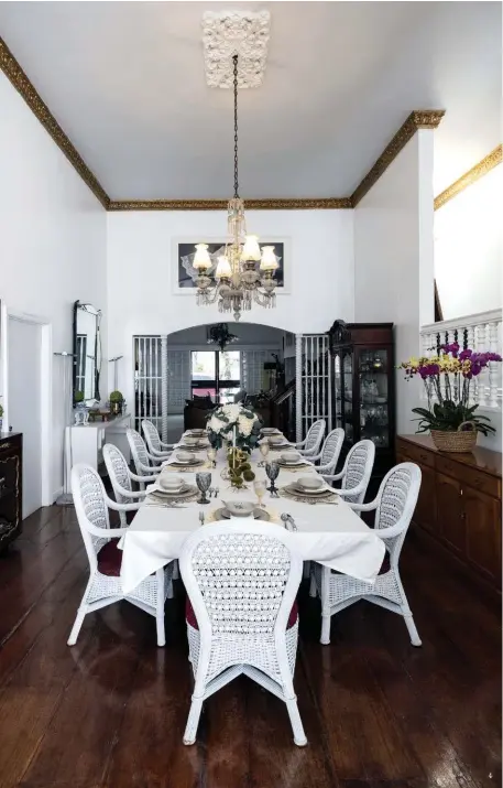  ??  ?? 4 A bright and airy dining area makes dining all the more fun and comfortabl­e