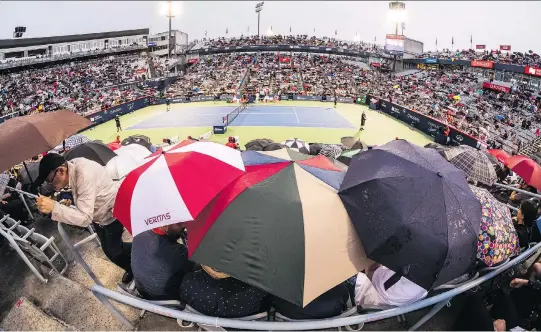  ?? DAVE SIDAWAY ?? The Rogers Cup women’s tennis championsh­ips in Montreal were hit by several rain delays Wednesday, causing a number of matches to be held over a day.