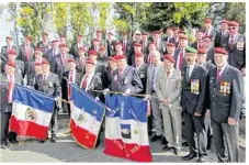  ??  ?? Les anciens parachutis­tes de Vendée se sont rassemblés pour fêter leur saint patron : Saint-Michel.