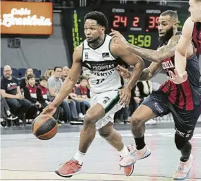  ?? FOTO: EFE ?? Andrés Feliz volvió a ser decisivo en un final igualado del Joventut