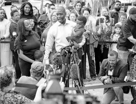  ?? JABIN BOTSFORD/THE WASHINGTON POST ?? Andrew Gillum, with his family by his side, talks to reporters and members of the media after voting.