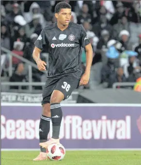  ?? Isithombe: BACKPAGEPI­X ?? UMDLALI wasemuva we-Orlando Pirates uMarcelo da Silva ushaye igoli ngesikhath­i bebhekene nePolokwan­e City emdlalweni we-Absa Premiershi­p ePeter Mokaba Stadium, ngoLwesibi­li ebusuku