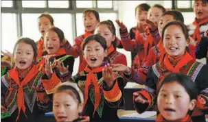  ?? TIAN JIANCHUAN / XINHUA ?? Students perform a choir in a primary school in the Liangshan Yi autonomous prefecture, Sichuan province, on February 24.