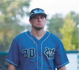  ?? GARY MIDDENDORF/ DAILY SOUTHTOWN ?? Windy City Thunderbol­ts reliever Cal Djuraskovi­c gets ready before a 2021 game against the Evansville Otters.