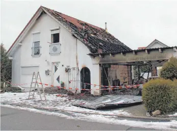  ?? FOTO: LAURA KEISS ?? Das Wohnhaus ist seit dem Brand unbewohnba­r. Wie es weitergeht, ermittelt ein Gutachter.