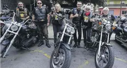  ??  ?? ▶▶ Las emblemátic­as Harley Davidson llenaron de ruido de motor las calles.