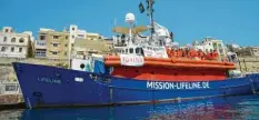  ?? Foto: Annette Schneider-Solis, dpa ?? Das deutsche Seenotrett­ungsschiff „Lifeline“liegt im Hafen von Malta. Dessen Kapitän wurde nun verurteilt.