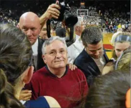  ?? PETE BANNAN — DIGITAL FIRST MEDIA ?? Cardinal O’Hara coach Linus McGinty huddles with his players after defeating Archbishop Wood in the Catholic League final at the Palestra in 2017. McGinty won 11 Catholic League titles in 24 years with the Lions and over 800 games in 36 years as a head...