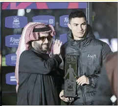  ?? FOTO: GETTY ?? Leo y CR7 se saludaron amistosame­nte antes del encuentro, que terminó con el portugués llevándose el MVP