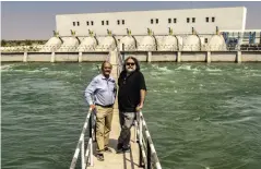  ?? SAJID ALAM ?? FREE FLOW Group Editorial Director Raj Chengappa & Group Photo Editor Bandeep Singh at the Narmada pumphouse at Dhanki, Gujarat