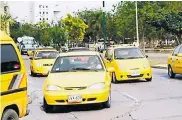  ?? ARCHIVO ?? Varios taxis se movilizan por una vía de la ciudad.