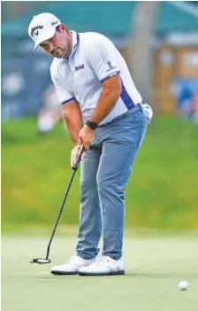  ?? AP PHOTO/MEG MCLAUGHLIN ?? Roberto Diaz putts on the ninth green during the first round of the John Deere Classic on Thursday at TPC Deere Run in Silvis, Ill.