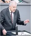  ?? FOTO: DPA ?? Innenminis­ter Horst Seehofer will den Familienna­chzug begrenzen.