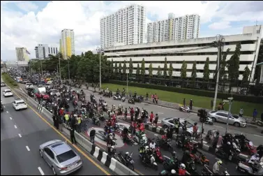  ?? (AP/Anuthep Cheysakron) ?? Anti-government protesters block the road with cars and motorcycle­s as part of their “car mob” demonstrat­ions along several roads in Bangkok on Sunday.