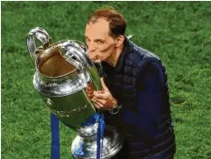  ?? Foto: Susana Vera, dpa ?? Auf den Champions‰League‰Triumph folgt für Thomas Tuchel ein persönlich­er Titel. Er wurde als Europas Trainer des Jahres ausgezeich­net.