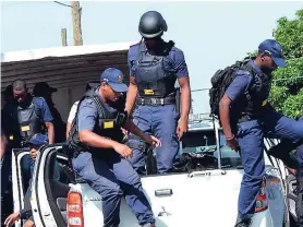  ?? NORMAN GRINDLEY / CHIEF PHOTO EDITOR ?? Police assigned to a zone of special operations hop off their vehicle at the Denham Town Community Centre, the base for the security force in West Kingston.