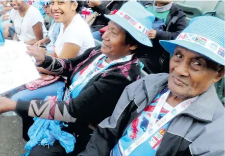  ??  ?? Aseri Ranawa (right) with wife Alisi Ranawa at the Hong Kong sevens over the weekend. Photo: Gabby Abariga