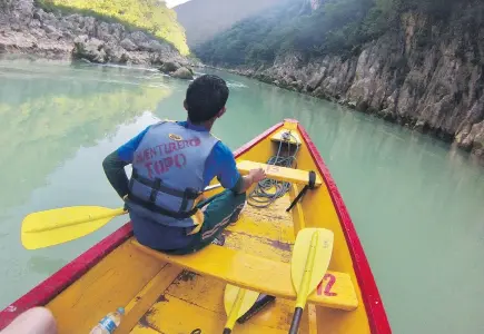  ?? MARK JOHANSON ?? San Luis Potosi is far from the beaches of Mexico, but the region is becoming an adventure travel hub for canoeing, hiking and diving.