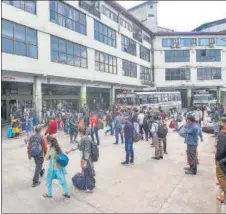  ?? ANI/PTI ?? (Left) A view of a deserted road in Patiala, Punjab; and people wait to board buses for their home towns at ISBT Tutika in Shimla, Himachal Pradesh, as states impose restrictio­ns to curb the spread of coronaviru­s disease, on Sunday.