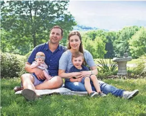  ?? ELYSIA AXWORTHY/ELYSIA GRACE PHOTOGRAPH­Y ?? Travis and Lindsay Flanagan with their daughter, Maddie, and son, Dylan, before the accident.