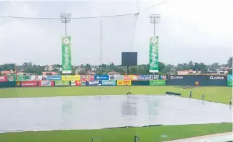  ?? PRENSA ESTRELLAS ORIENTALES ?? Al estadio Tetelo Vargas le ha llovido en los últimos días imposibili­tando juegos.