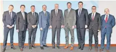  ?? FOTO: DPA ?? Lauter Männer: die Führungsma­nnschaft im Bundesinne­nministeri­um.