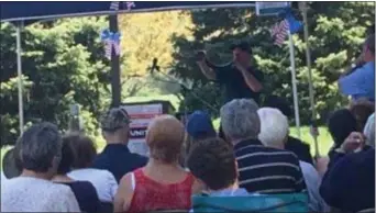  ?? KATHLEEN CAREY – DIGITAL FIRST MEDIA ?? David Buffum of Congregati­on Beth Yeshua blows the shofar as the faithful look on at Delco’s National Day Of Prayer event Thursday in Rose Tree Park.