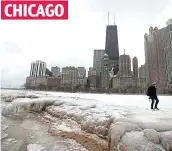  ??  ?? Snowy city: A frozen Lake Michigan CHICAGO