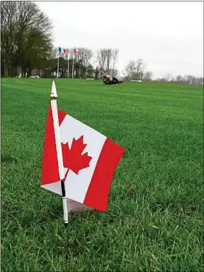  ??  ?? Jusqu’à 23000 visiteurs sont attendus sur le site du mémorial canadien.