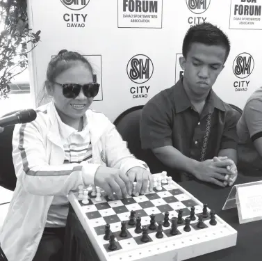  ??  ?? 7th PHILSPADA National Para Games blind chess gold medalist Evangeline Gamao displays her chess prowess on Thursday’s Davao Sportswrit­ers Associatio­n (DSA) Forum. With her is badminton para-athlete Johnlo Respicio.(photo by Seth delos Reyes DSA/SDD)