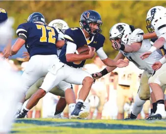  ?? STAFF FILE PHOTO BY ERIN O. SMITH ?? Walker Valley quarterbac­k Kolten gibson, shown during a game against Bradley Central last month, had 526 passing yards and added 100 yards on the ground last week in a loss to Stone Memorial.